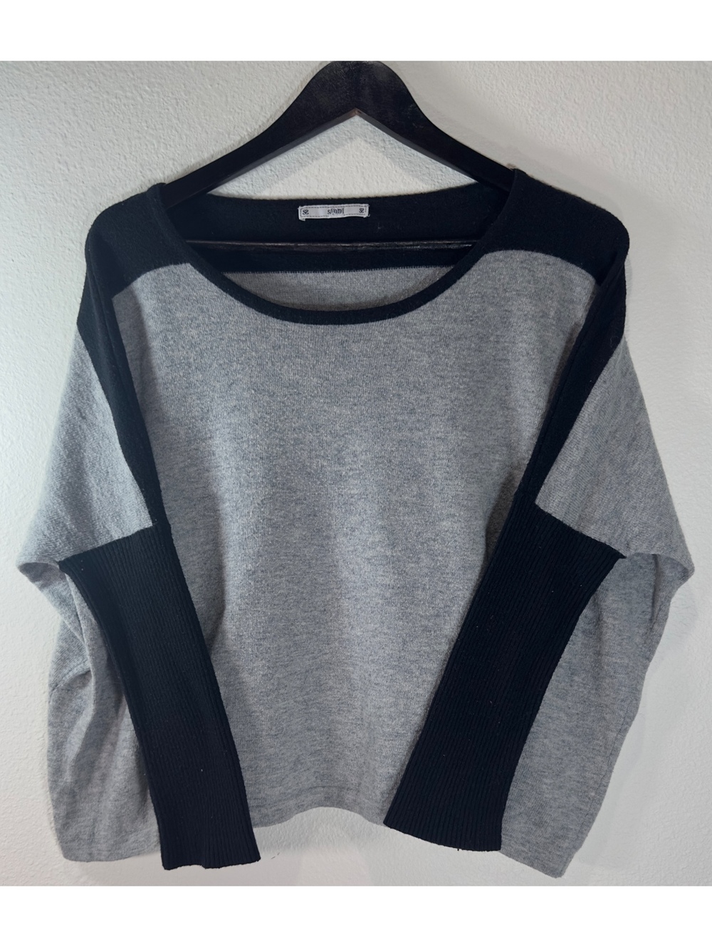 Sioni Women’s S Gray Black Colorblock Poncho Sweater Dolman Batwing Sleeve